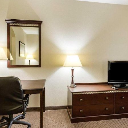 Comfort Inn & Suites Winnie Exterior photo