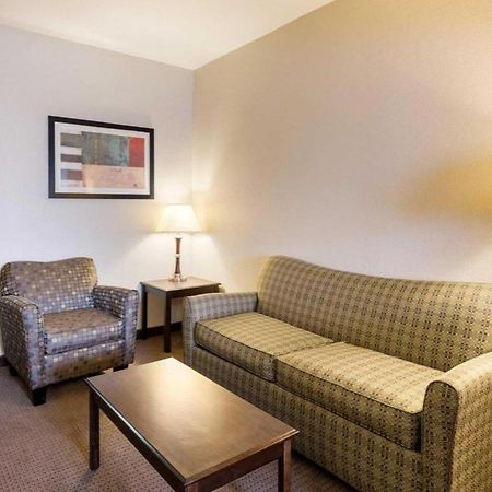 Comfort Inn & Suites Winnie Exterior photo