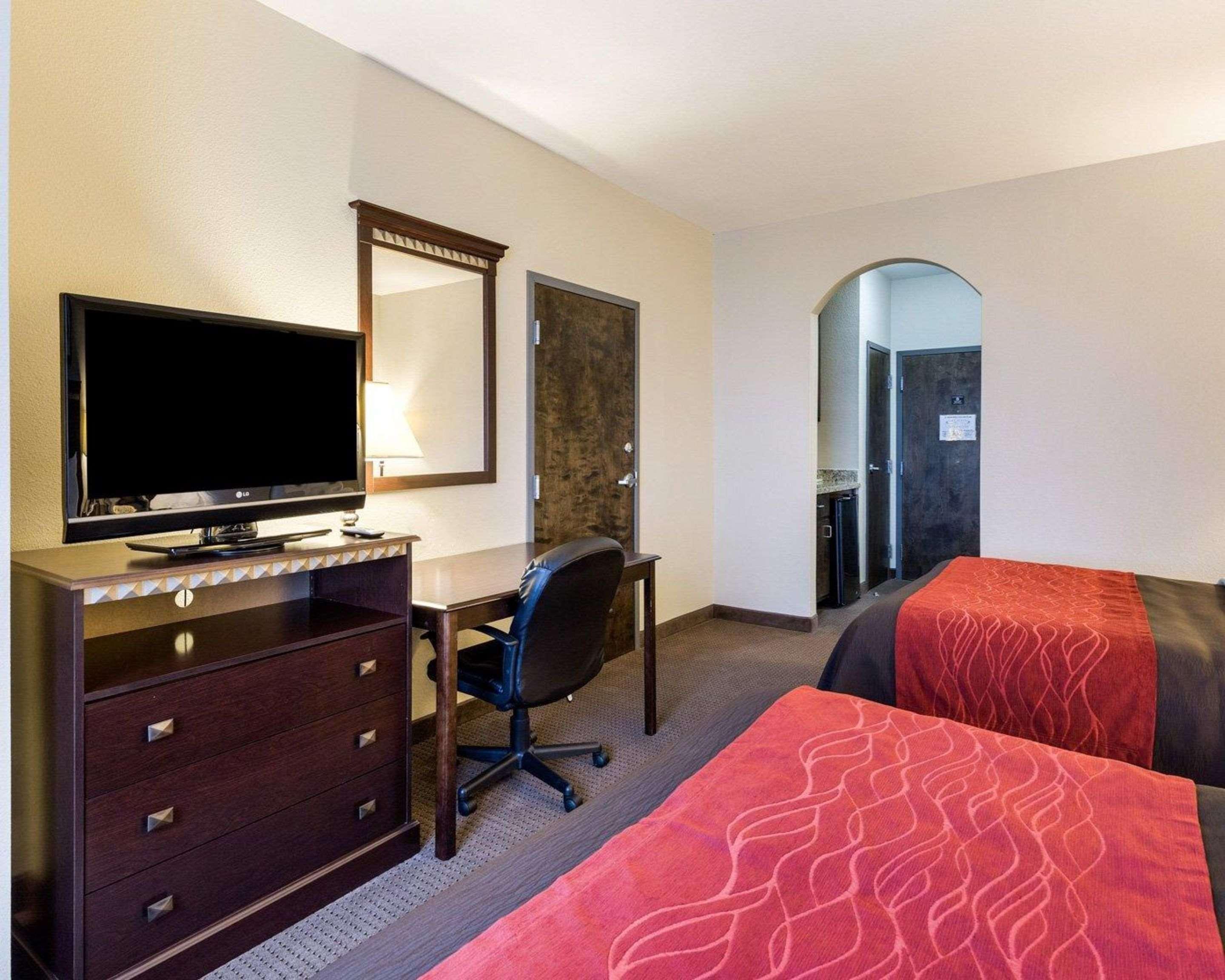 Comfort Inn & Suites Winnie Exterior photo