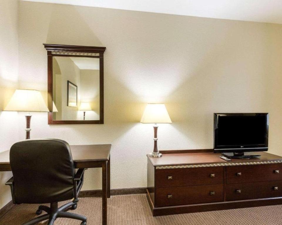 Comfort Inn & Suites Winnie Exterior photo