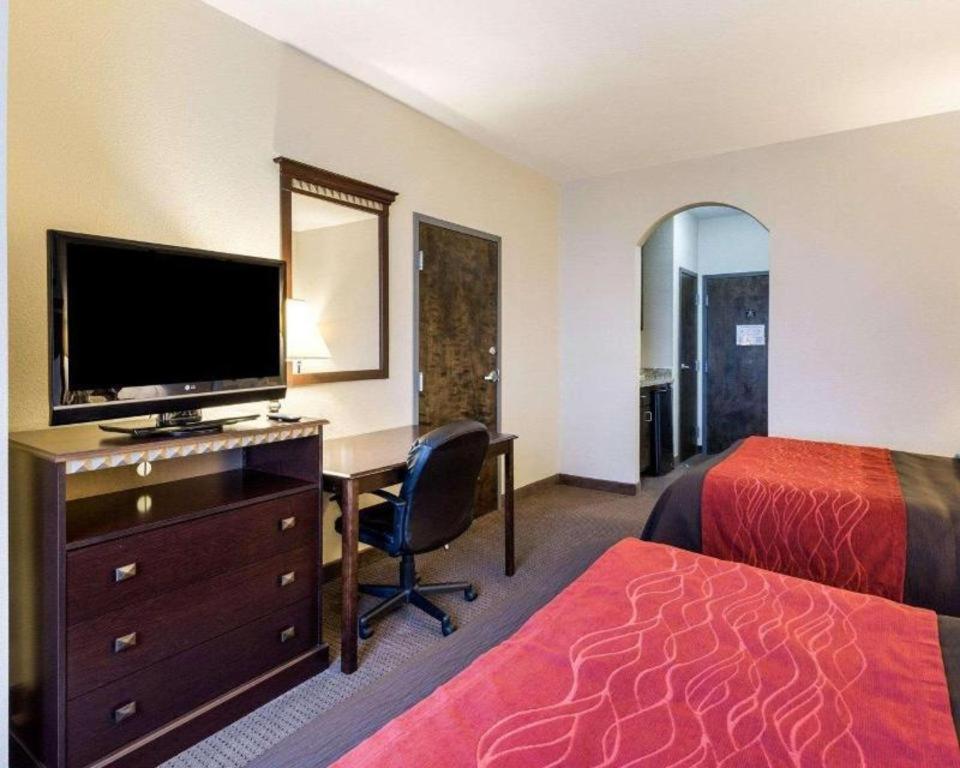 Comfort Inn & Suites Winnie Exterior photo